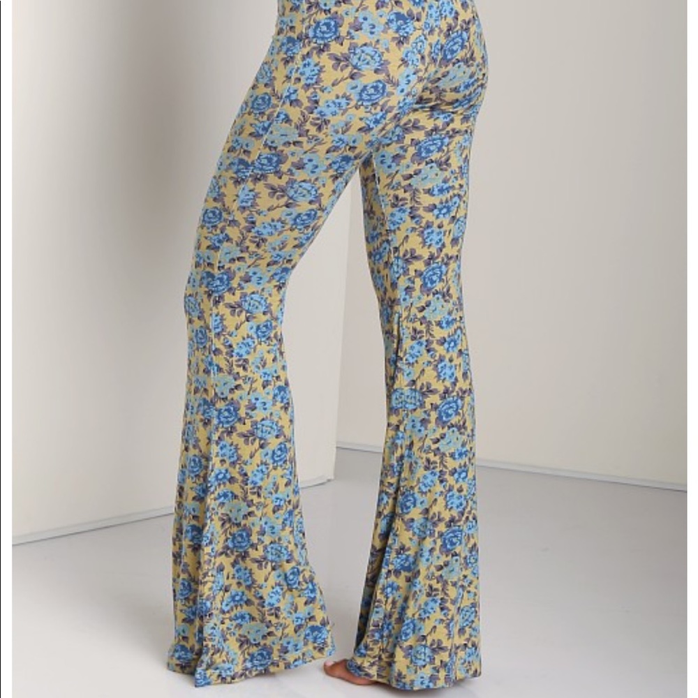 Novella Royale “Janis Bells Blue Rose”